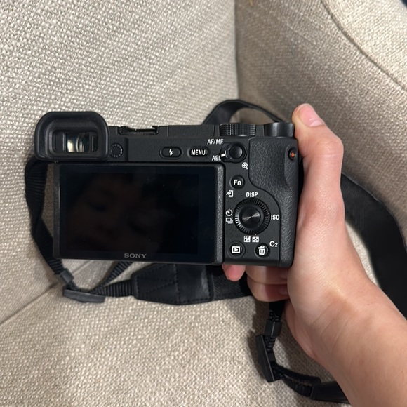 Excellent Condition Sony a6400 mirrorless camera - Picture 4 of 7